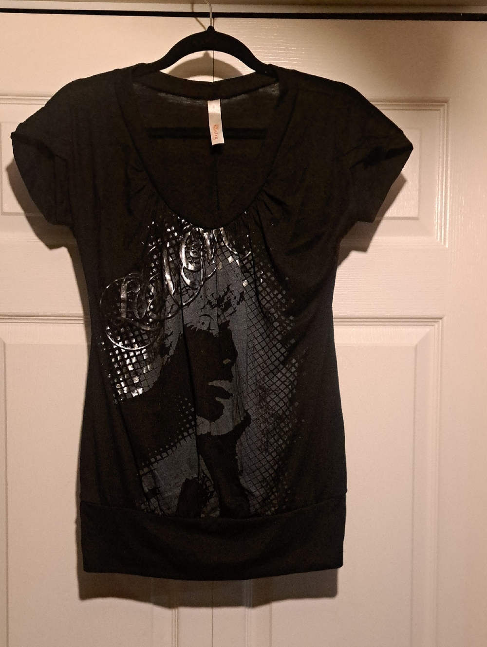 🎼 Flirty Women's Black & Silver Graphic Scoop Neck Top+Would sleeve detailing